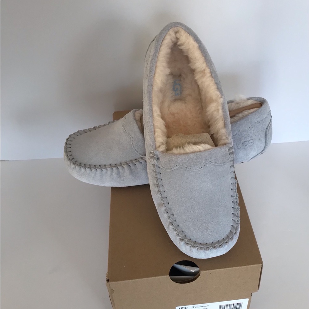 UGG Scalloped Moc - Picture 1 of 7